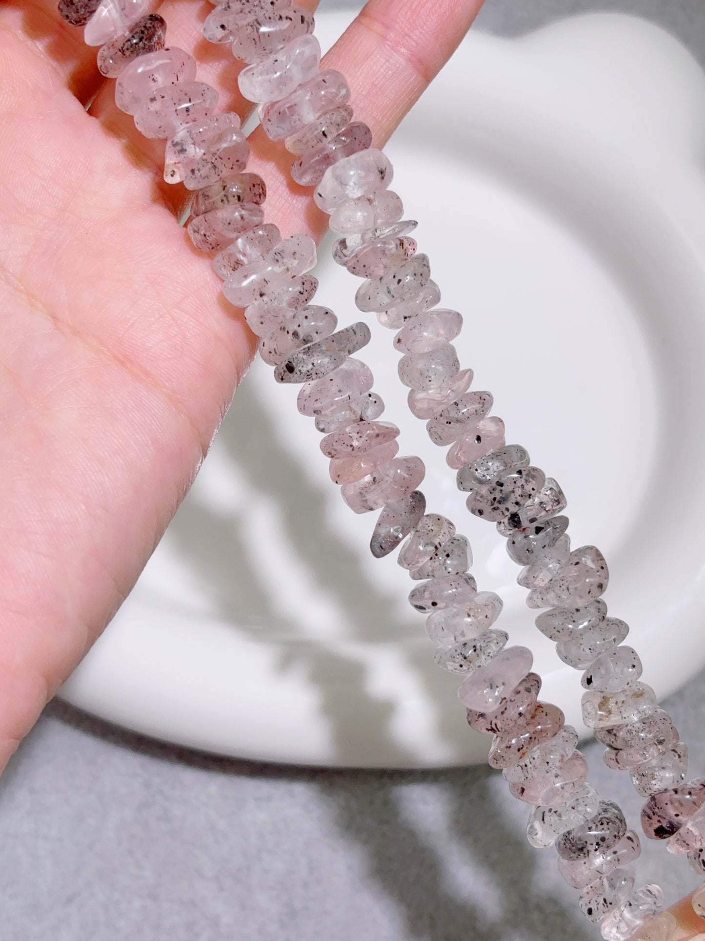 天然石連材-大サイズ砕石-10 mmx 3 mm黑粉ストロベリーストーン