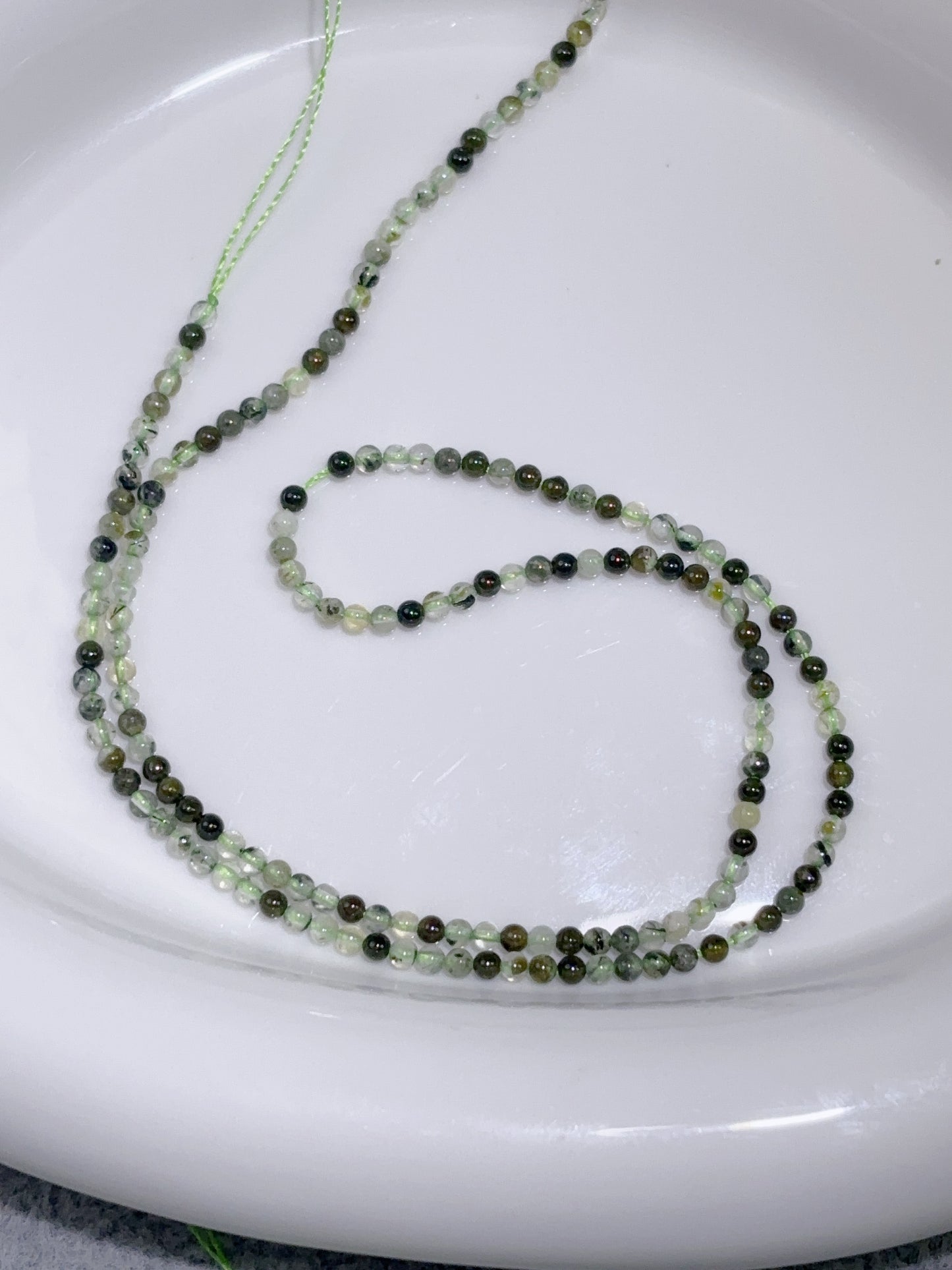 天然石連材-ビーズ-2 mmプレナイト/ぶどう石