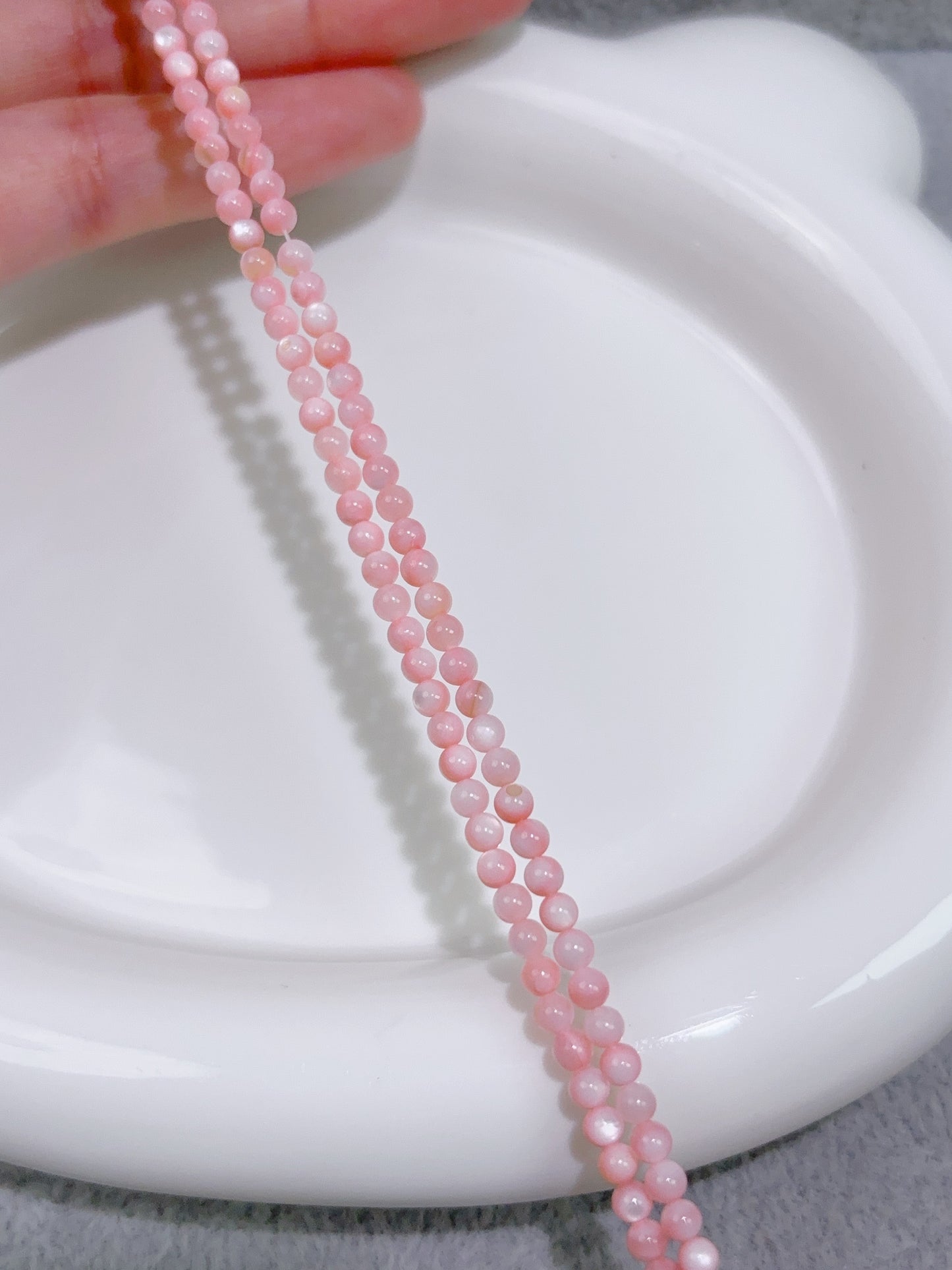 天然石連材―玉―3 mm粉貝珠