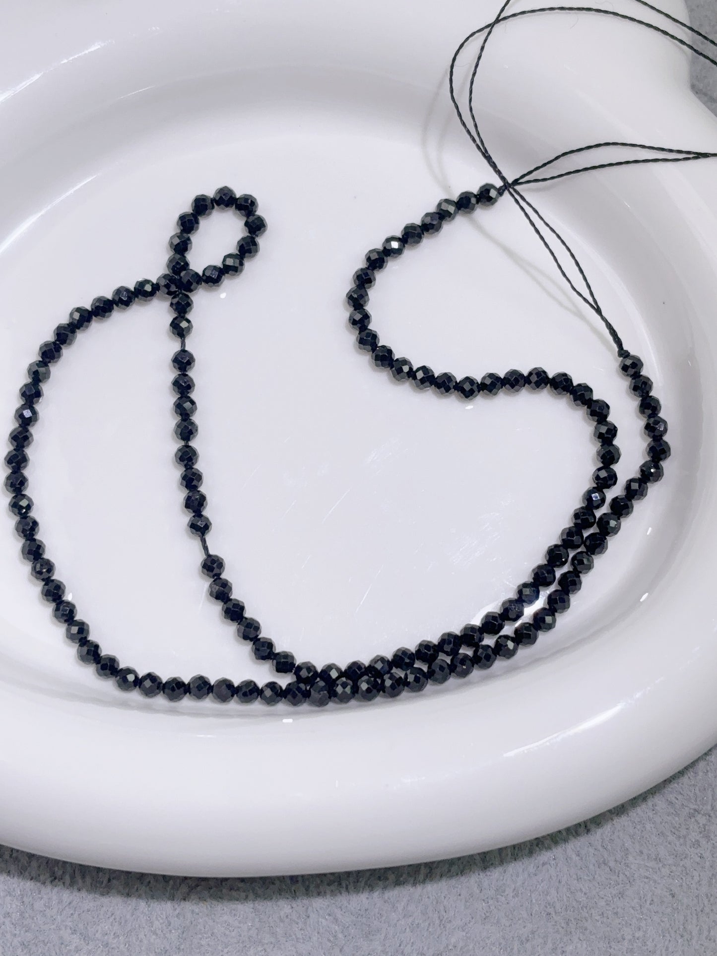 天然石連材-多面-3 mm黒スピネル