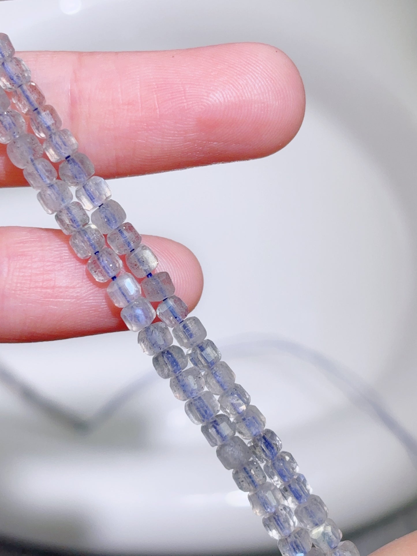 天然石連材-角砂糖-2.8 mm 7 A灰月光石