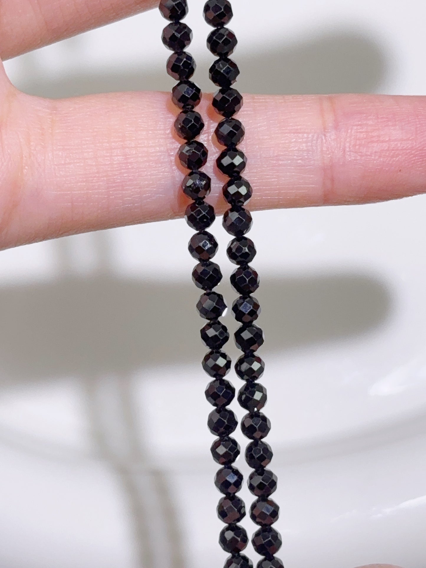 天然石連材-多面-3 mm黒スピネル