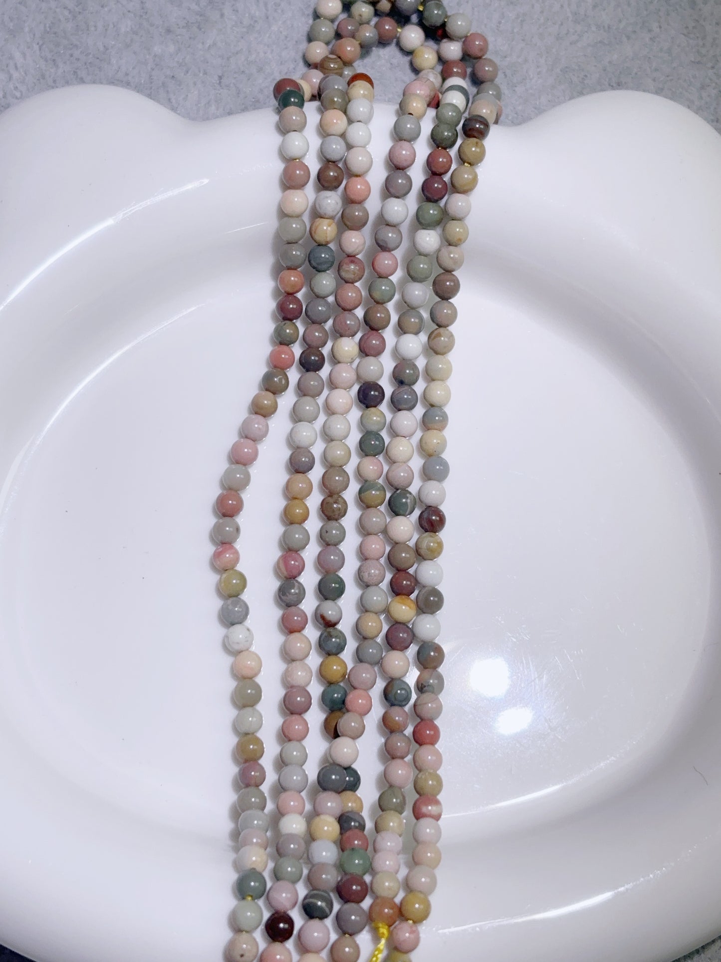 天然石連材-ビーズ-4 mmアラシャン