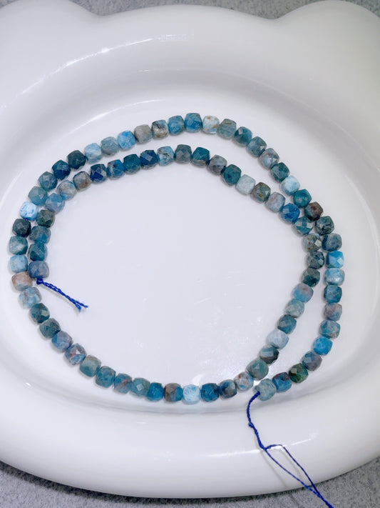 天然石連材-角砂糖多面-4.4 mmアパタイト