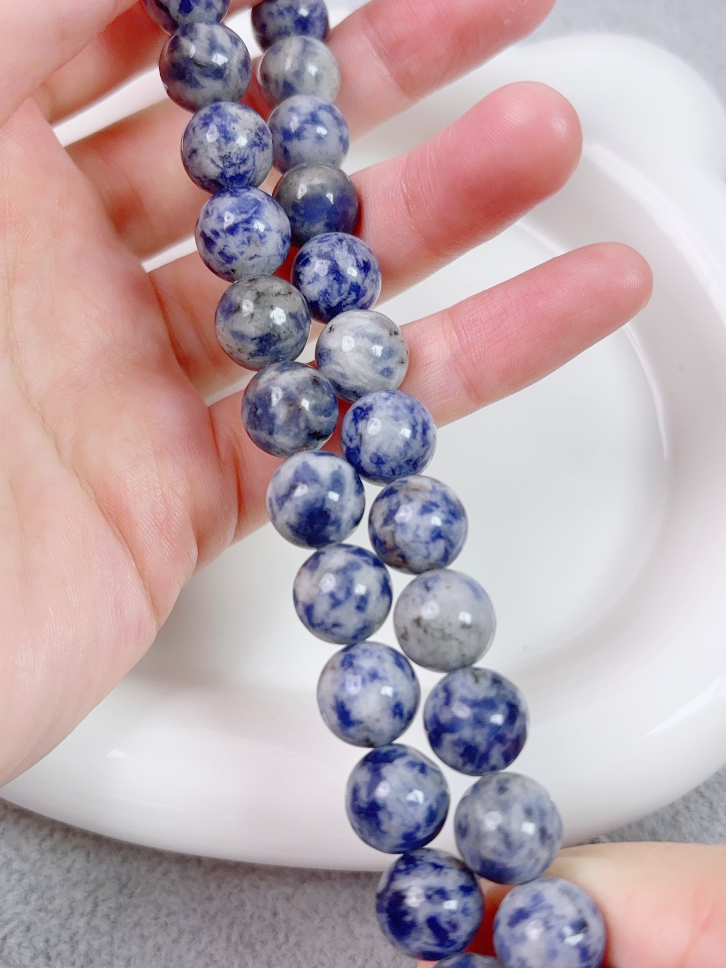 天然石連材--円珠--10 mm青点石