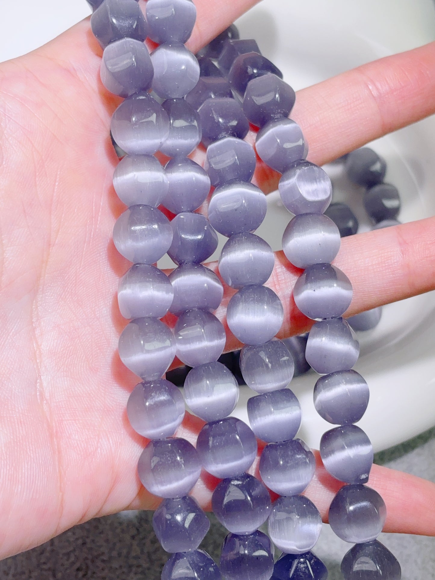 天然石連材-随形珠-10 mm浅紫ローランドキャッツアイ石