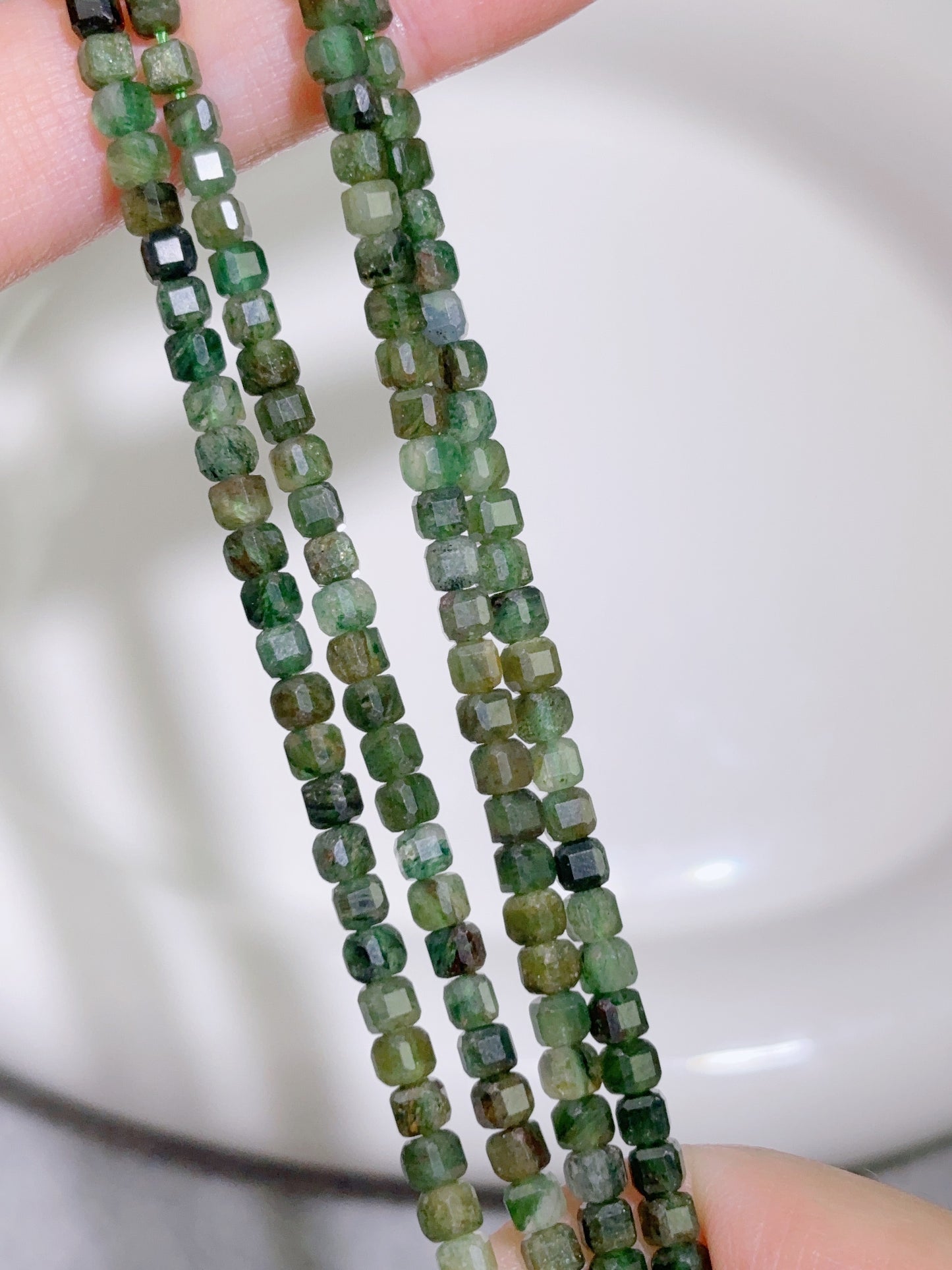 天然石連材-角砂糖多面-2.9 mmグリンマイカ