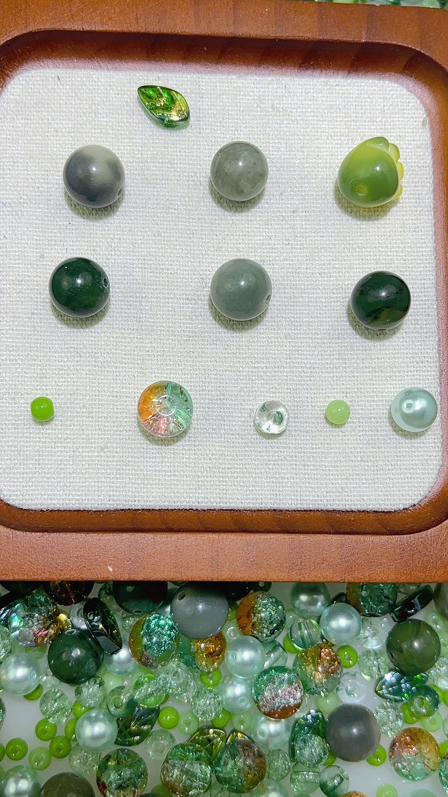 A 混鍋シリーズ          【アリスの秘境】--12 mm天然灰緑色系菩提珠、猫爪菩提珠、10 mm天然緑草石、10 mm天然緑木目石、10 mm高品質バーストガラスビーズ、8 mm高品質真珠ガラスビーズ、6 mm高品質緑色バーストガラスビーズ、4 mm本色ガラスビーズ