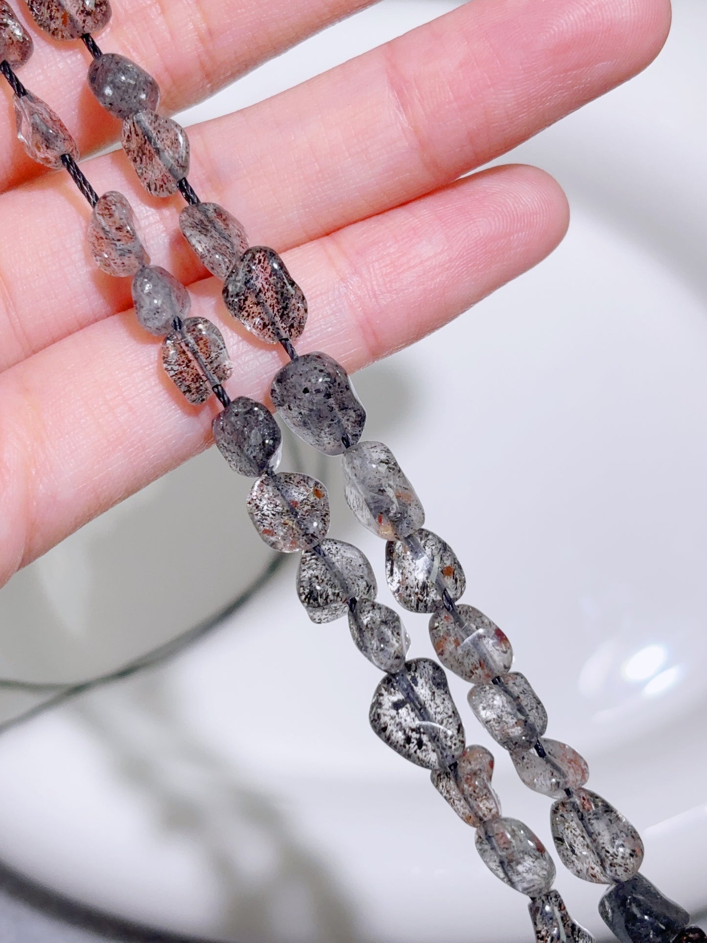 天然石連材-糖豆-7-9 mm黒ストロベリーストーン