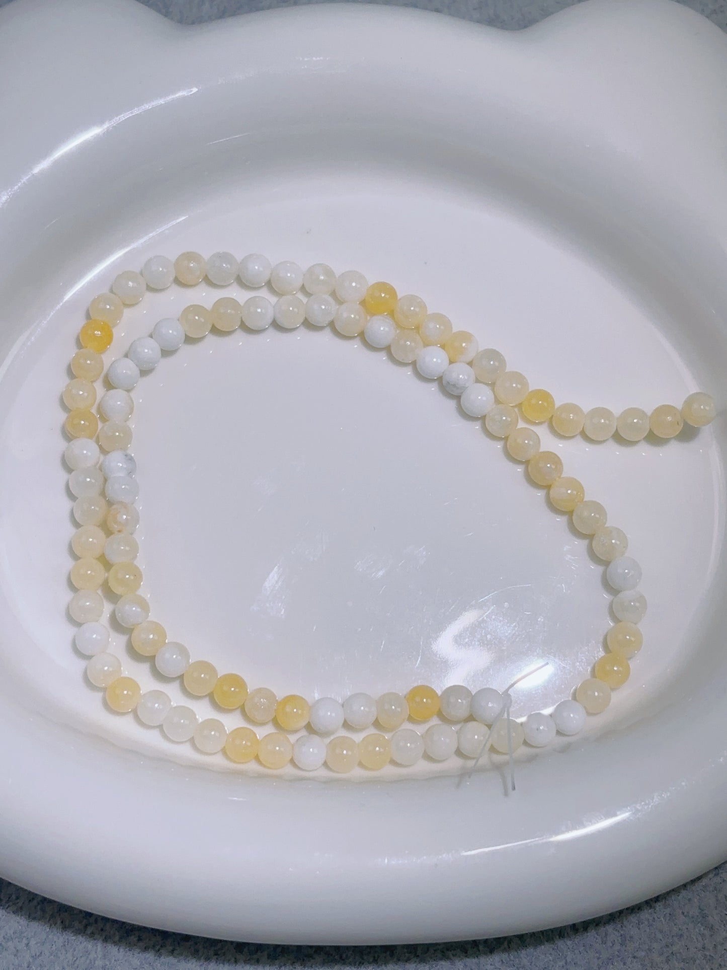 天然石連材-ビーズ-4.4 mm黄玉